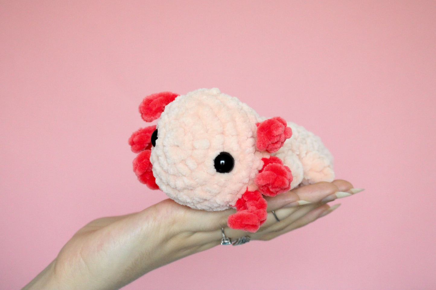 Axolotl croșetat din fir plușat