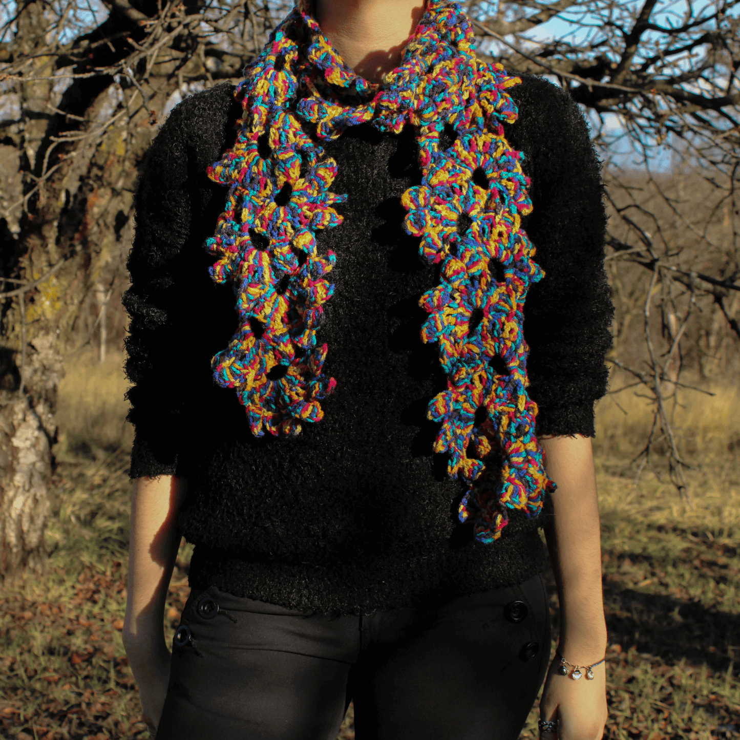 Fular floral croșetat din fir acrilic multicolor