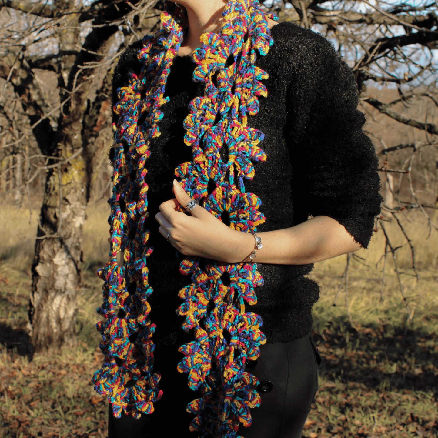 Fular floral croșetat din fir acrilic multicolor