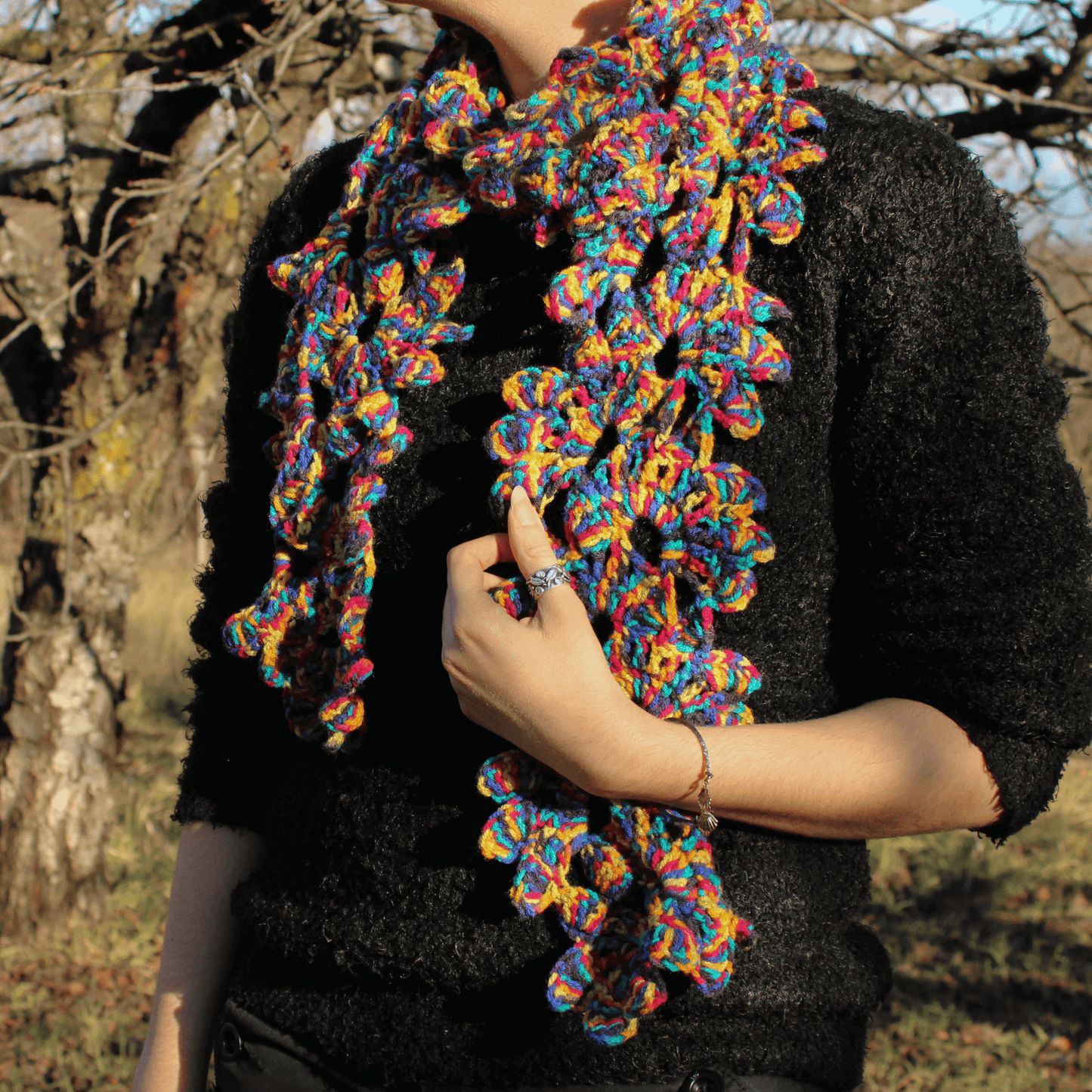 Fular floral croșetat din fir acrilic multicolor