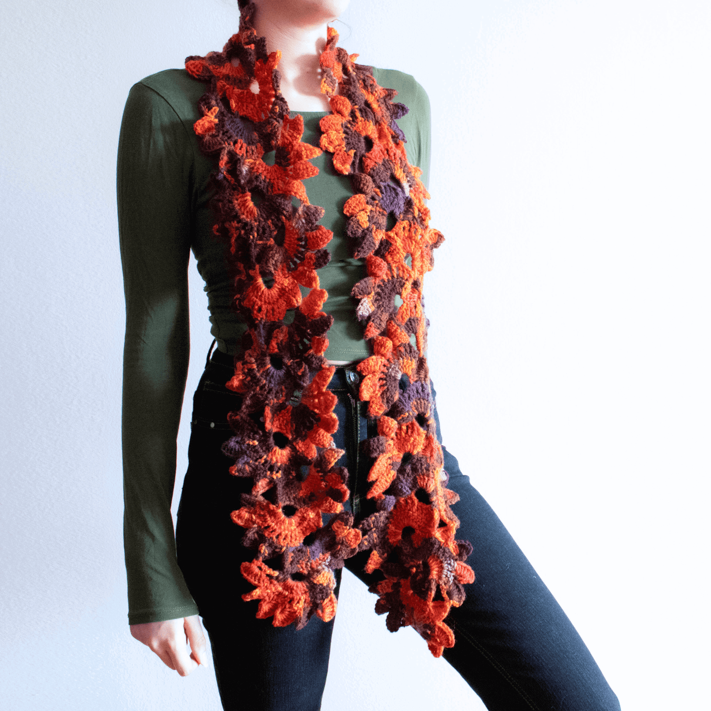 Fular floral croșetat din fir acrilic multicolor