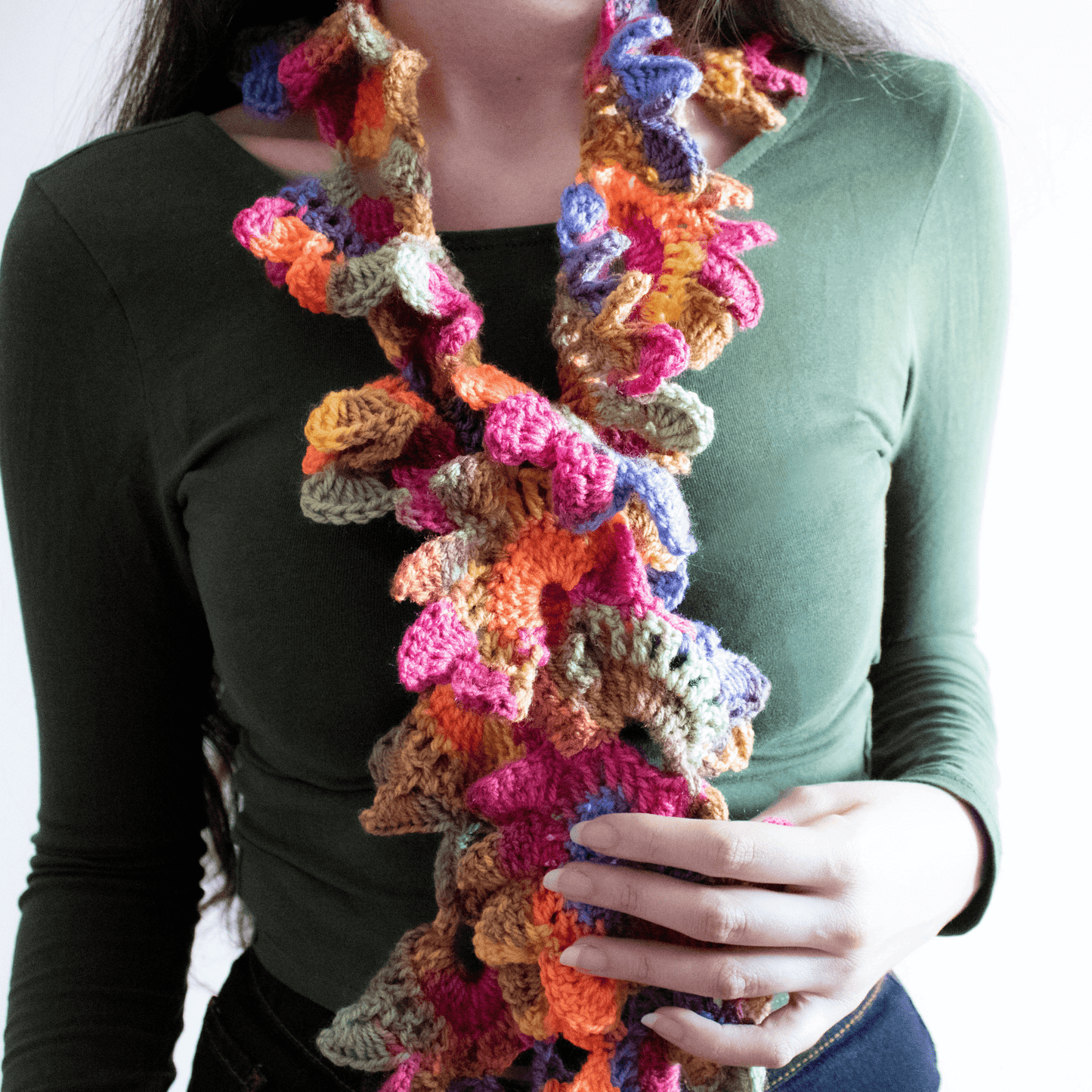 Fular floral croșetat din fir acrilic multicolor