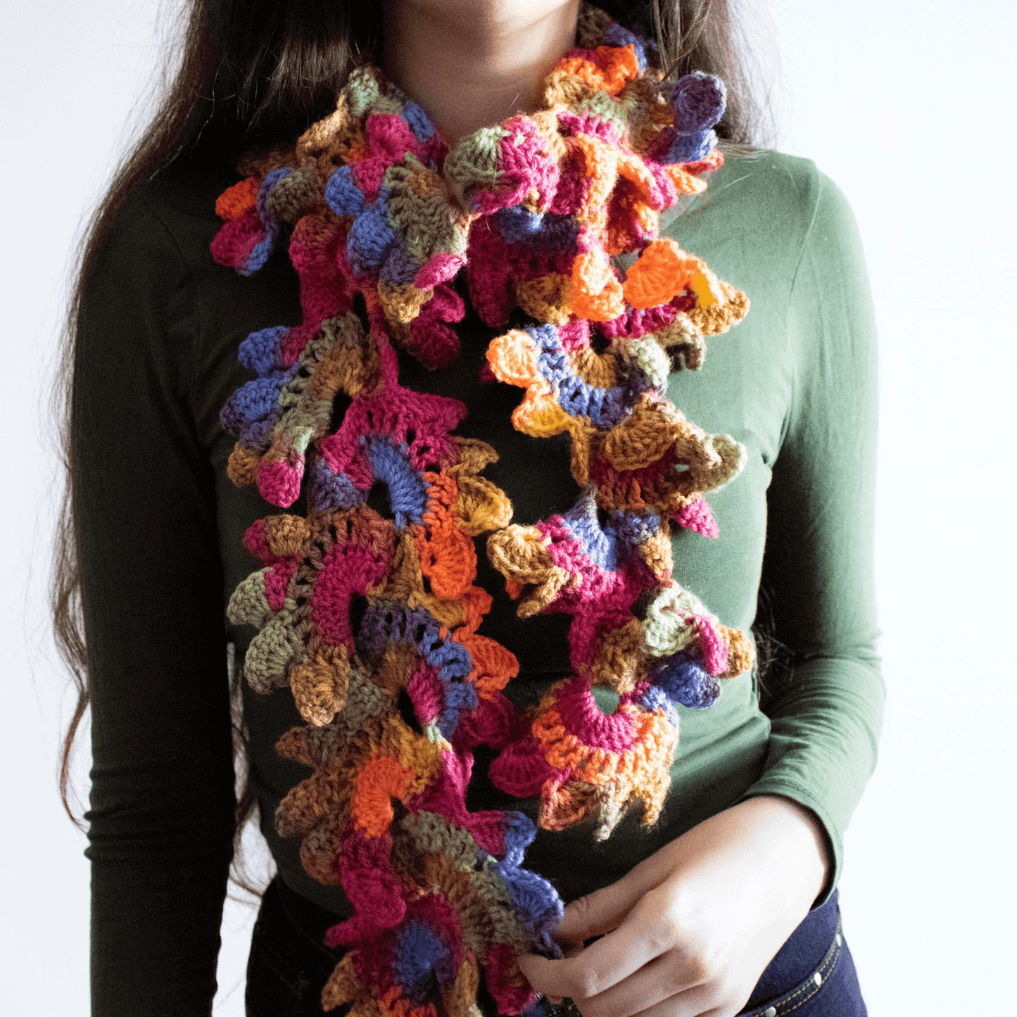 Fular floral croșetat din fir acrilic multicolor