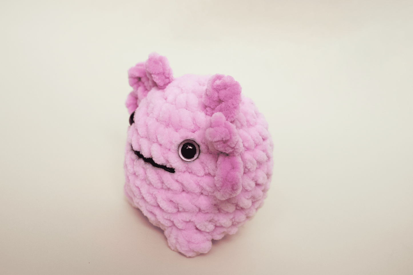 Axolotl mini roz croșetat din fir plușat
