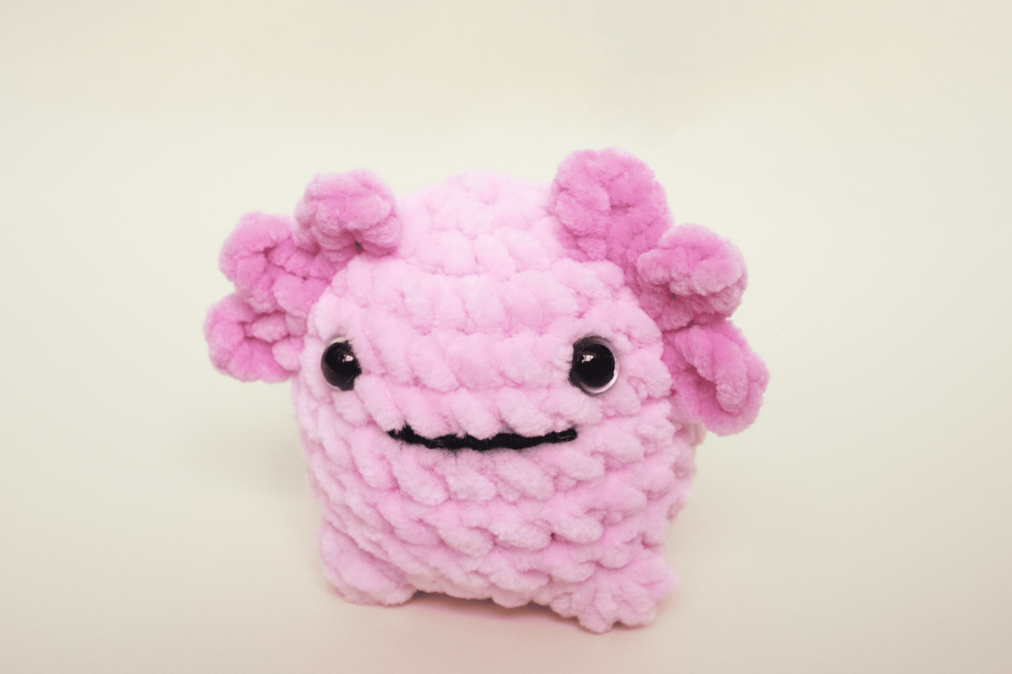 Axolotl mini roz croșetat din fir plușat