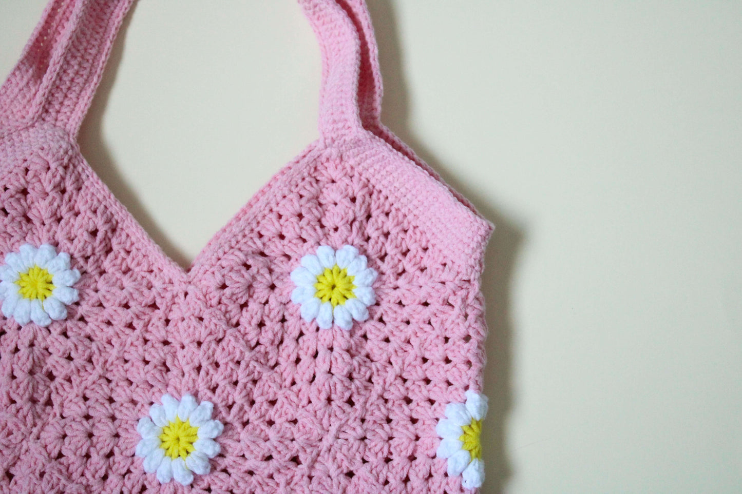 Geantă florală crosetată din fir de bumbac cu acrilic