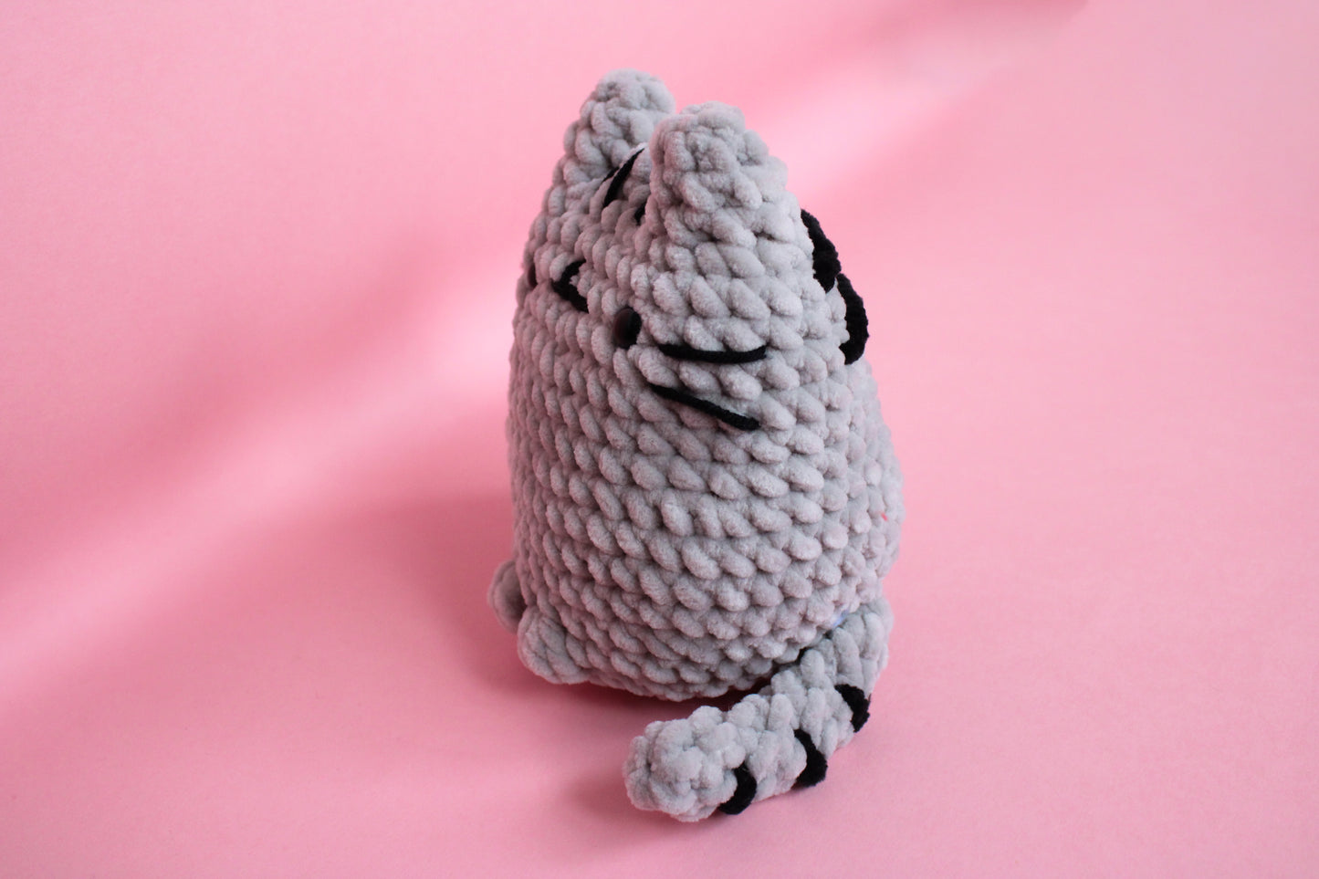 Pisică Pusheen croșetată din fir plușat