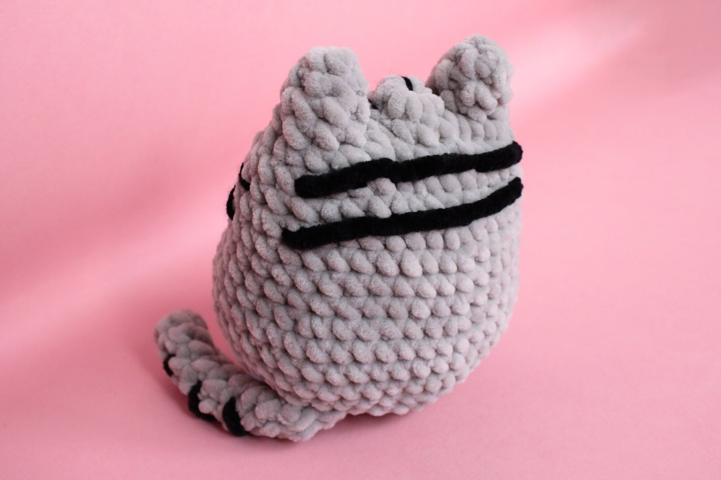 Pisică Pusheen croșetată din fir plușat