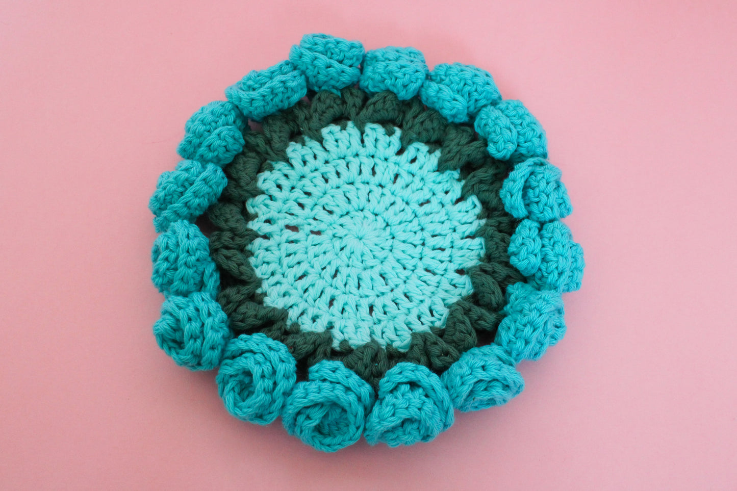 Coaster croșetat buchet albastru realizat din bumbac