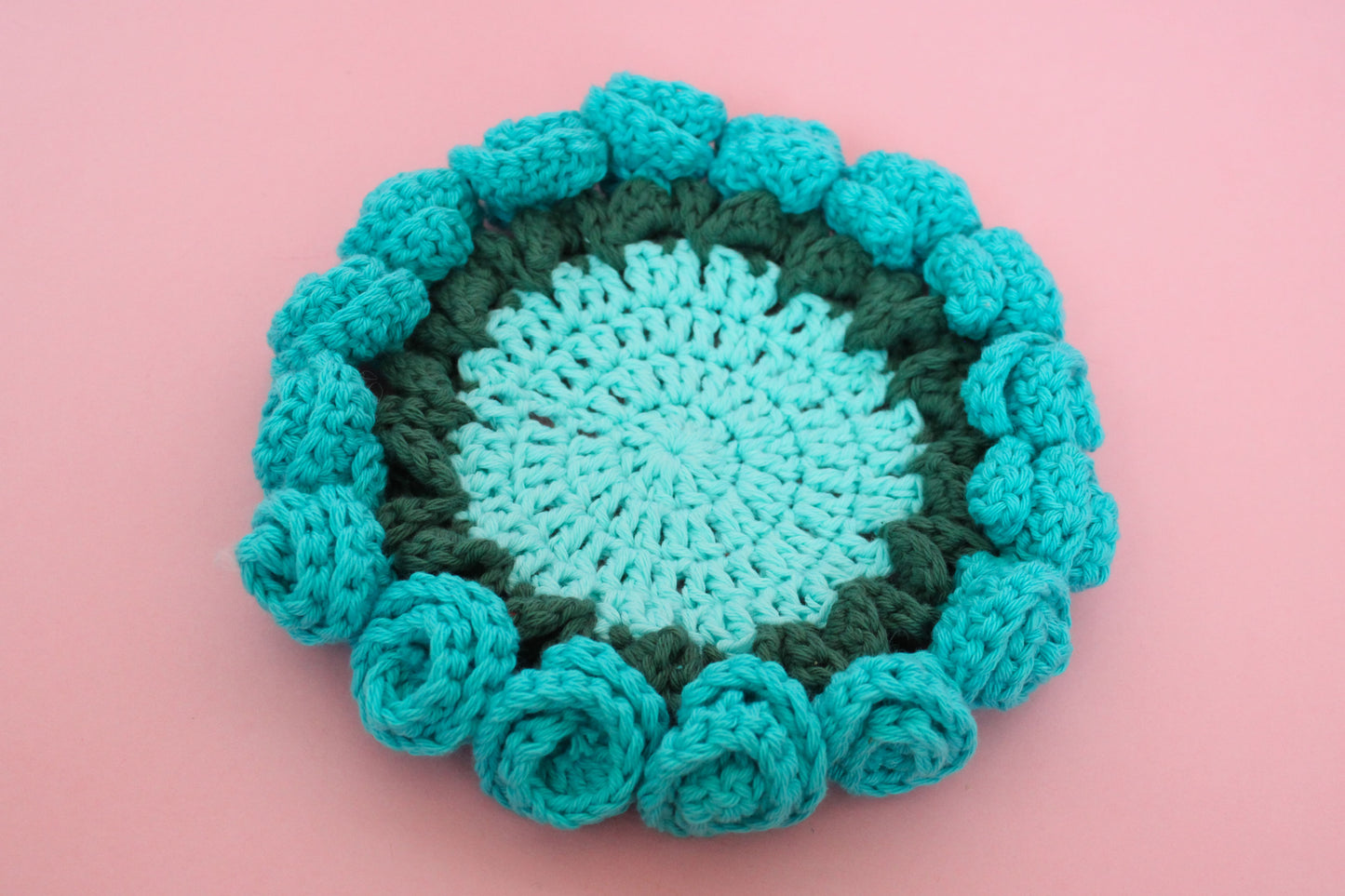 Coaster croșetat buchet albastru realizat din bumbac