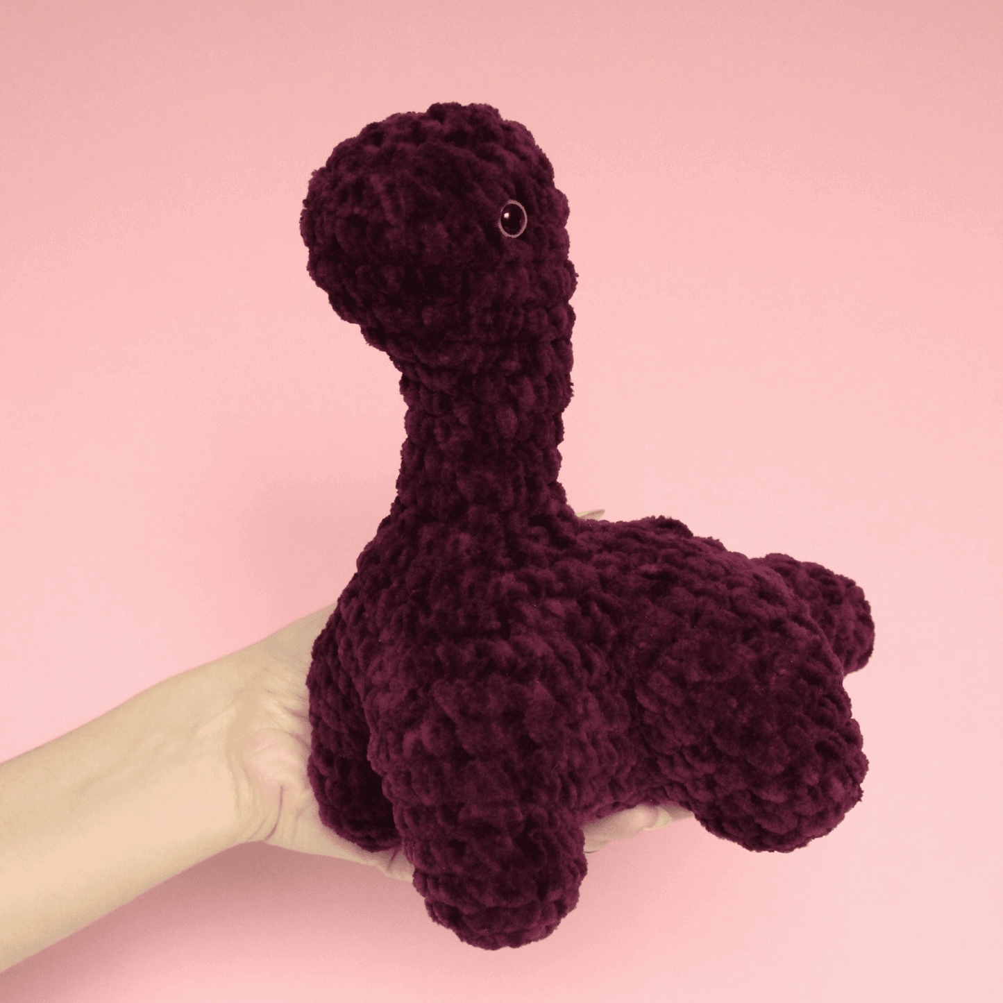Dinozaur Brachiosaurus croșetat din fir plușat
