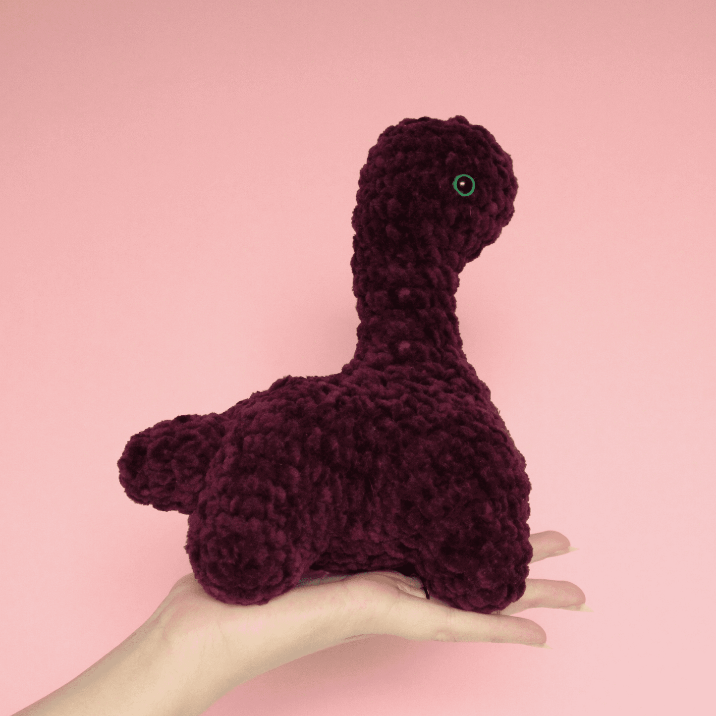 Dinozaur Brachiosaurus croșetat din fir plușat