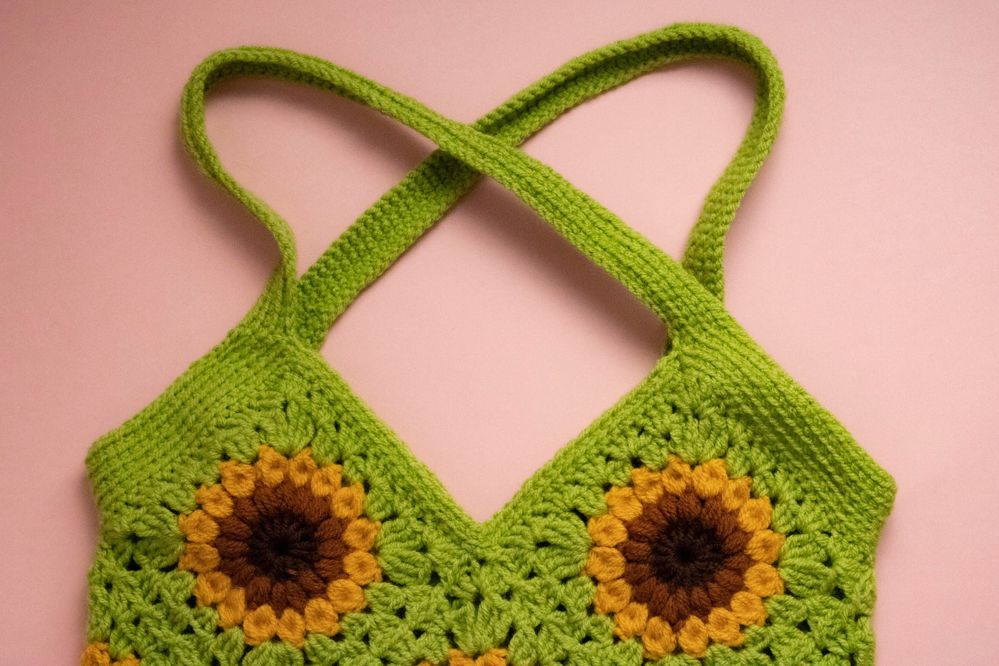Geantă florală crosetată din fir acrilic