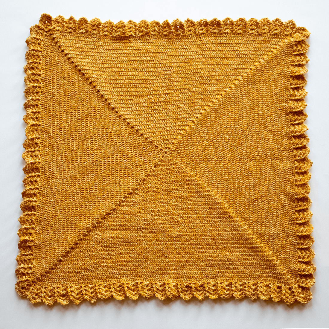 72 x 72 cm. Pătură croșetată din fir de bumbac organic și lână organică
