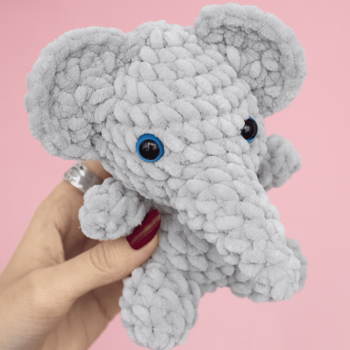 Elefant mediu croșetat din fir plușat