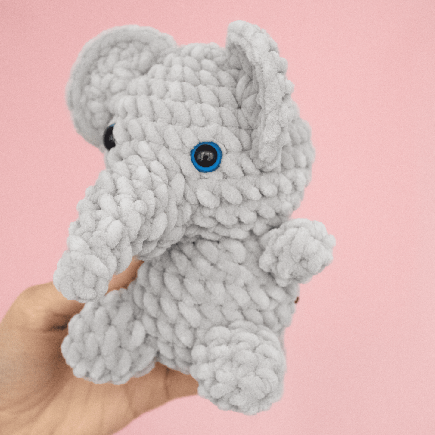 Elefant mediu croșetat din fir plușat