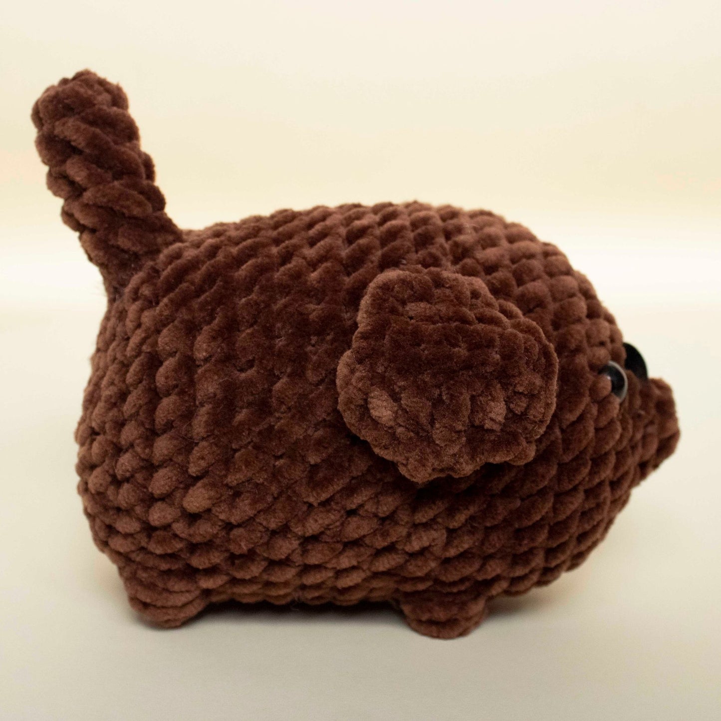 Câine loaf jucărie medie croșetată din fir plușat