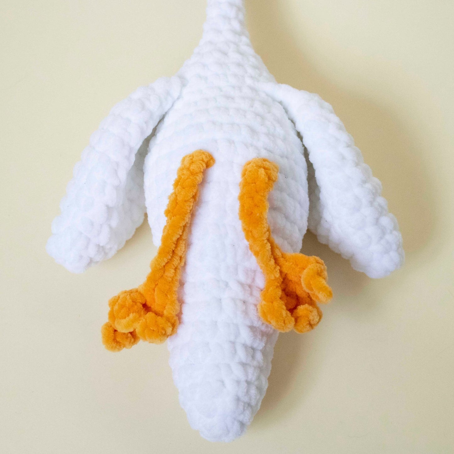 Gâscă croșetată din fir plușat