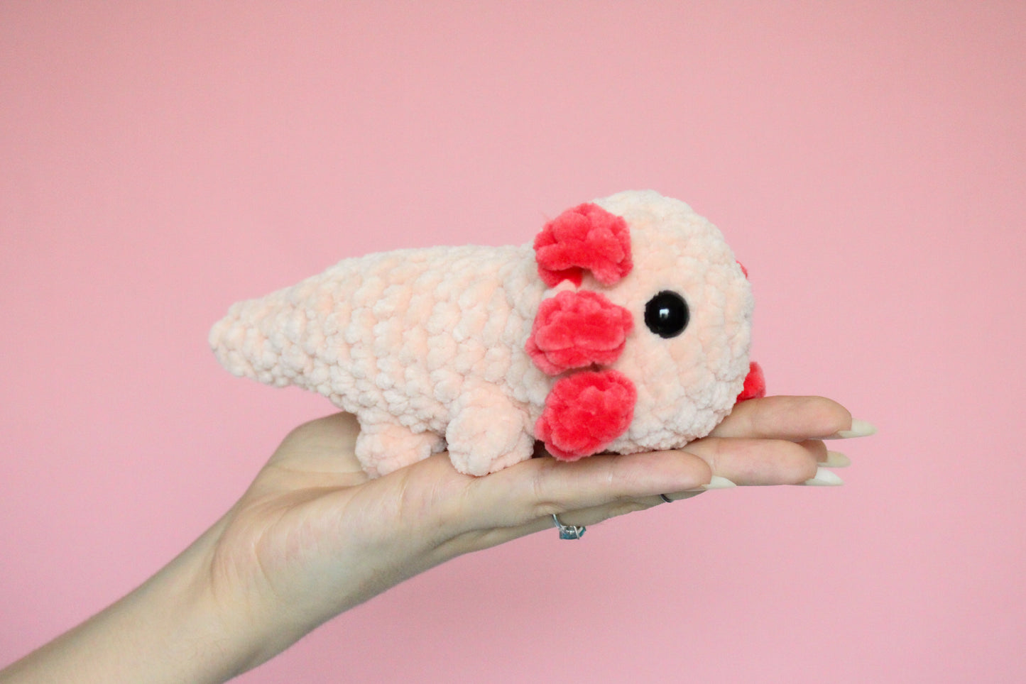 Axolotl croșetat din fir plușat