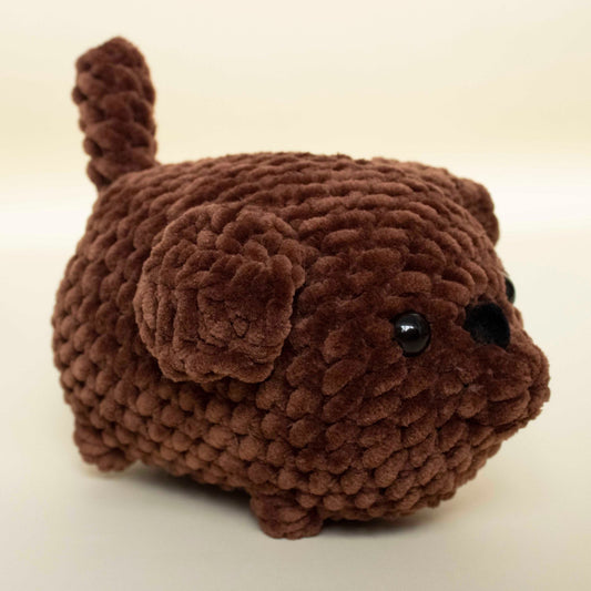Câine loaf jucărie medie croșetată din fir plușat
