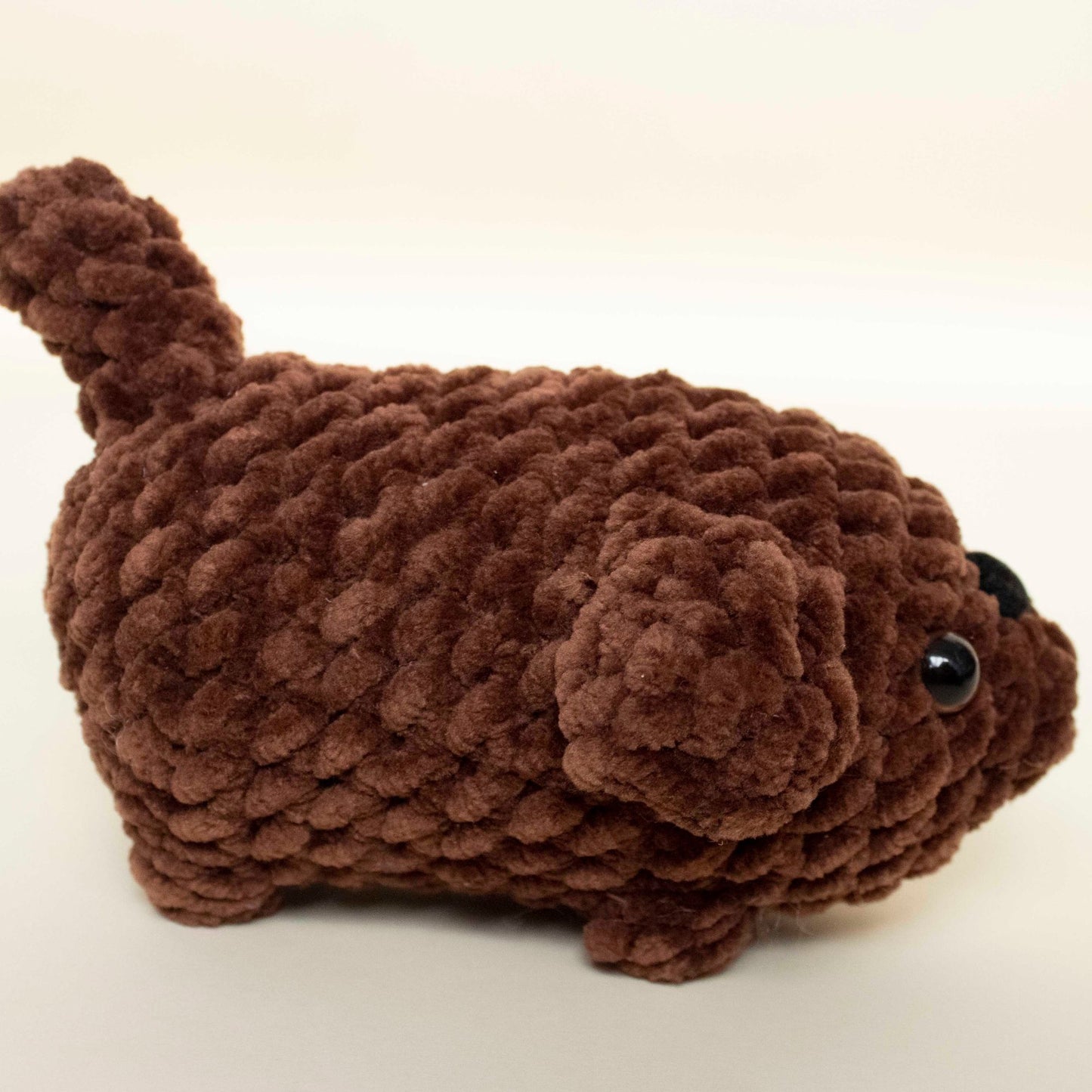 Câine loaf jucărie medie croșetată din fir plușat