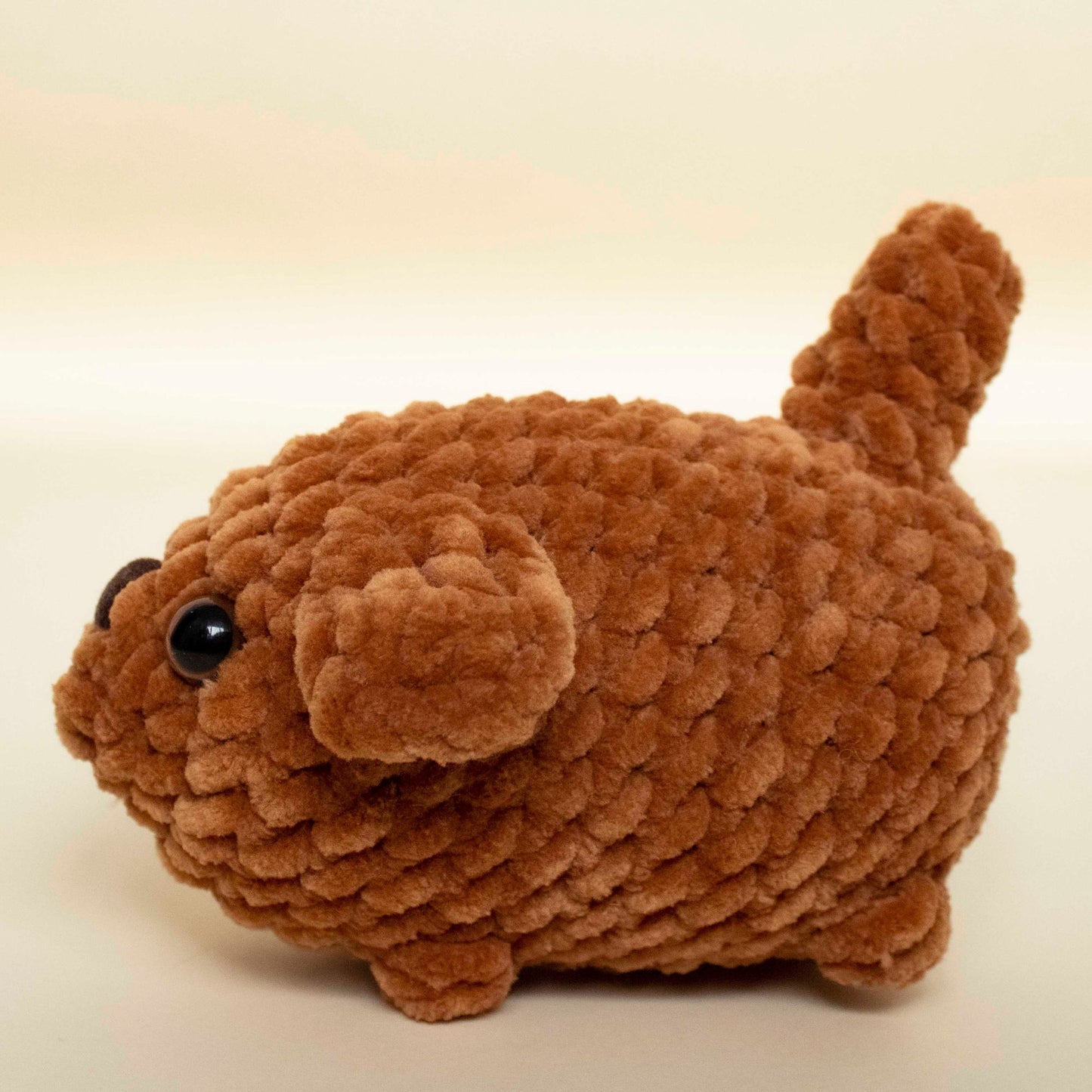 Câine loaf jucărie medie croșetată din fir plușat