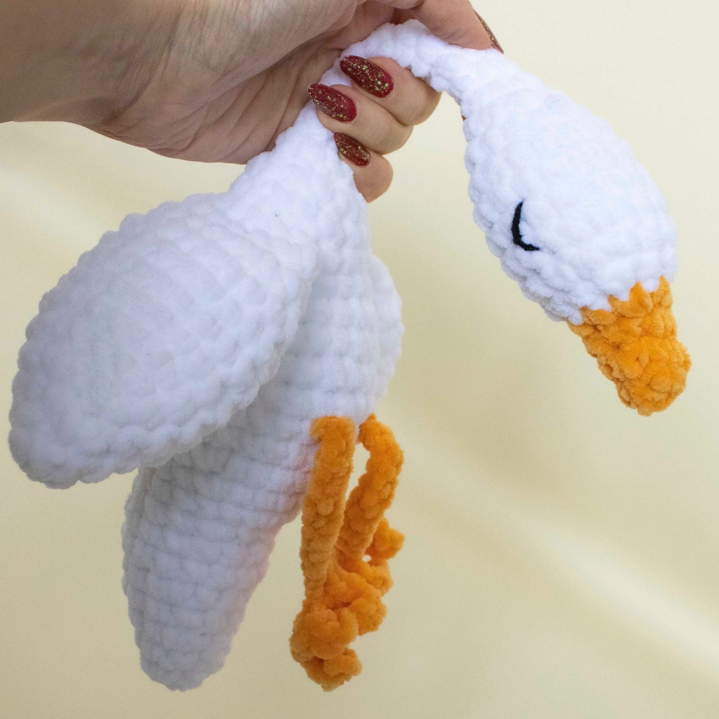 Gâscă croșetată din fir plușat