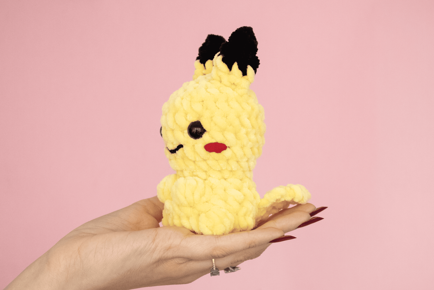 Pikachu mini croșetat din fir plușat