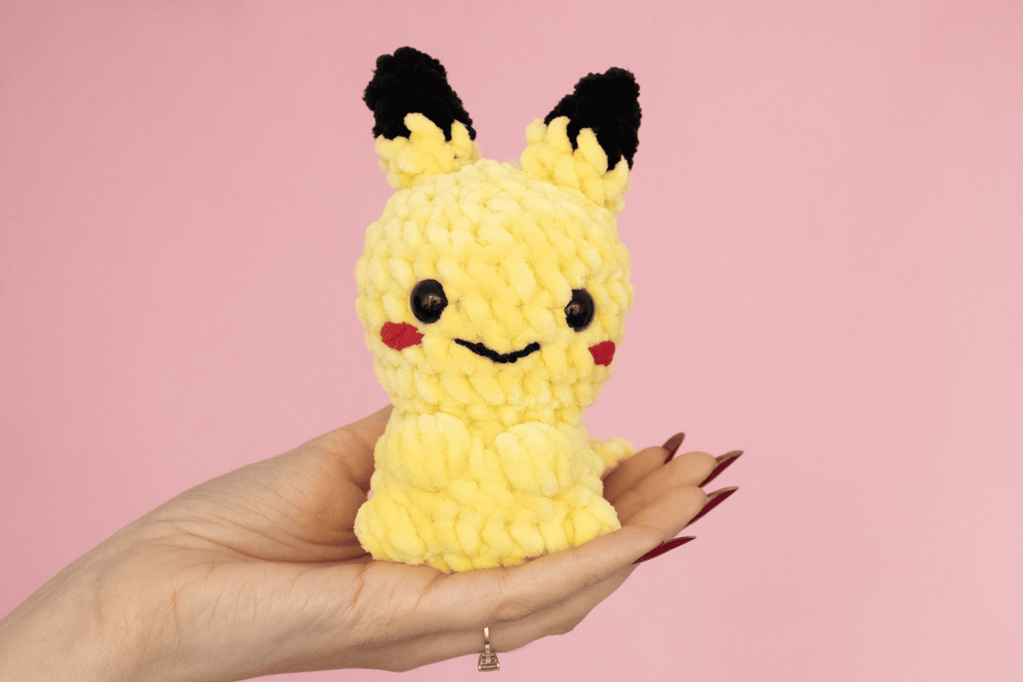 Pikachu mini croșetat din fir plușat