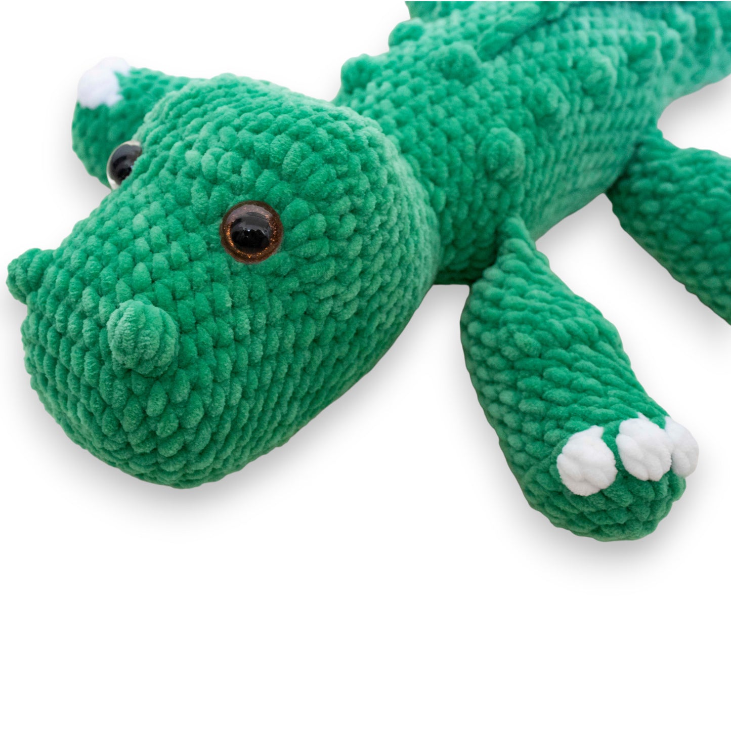 Crocodil mare croșetat din fir plușat