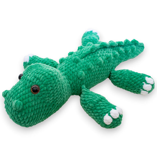 Crocodil mare croșetat din fir plușat