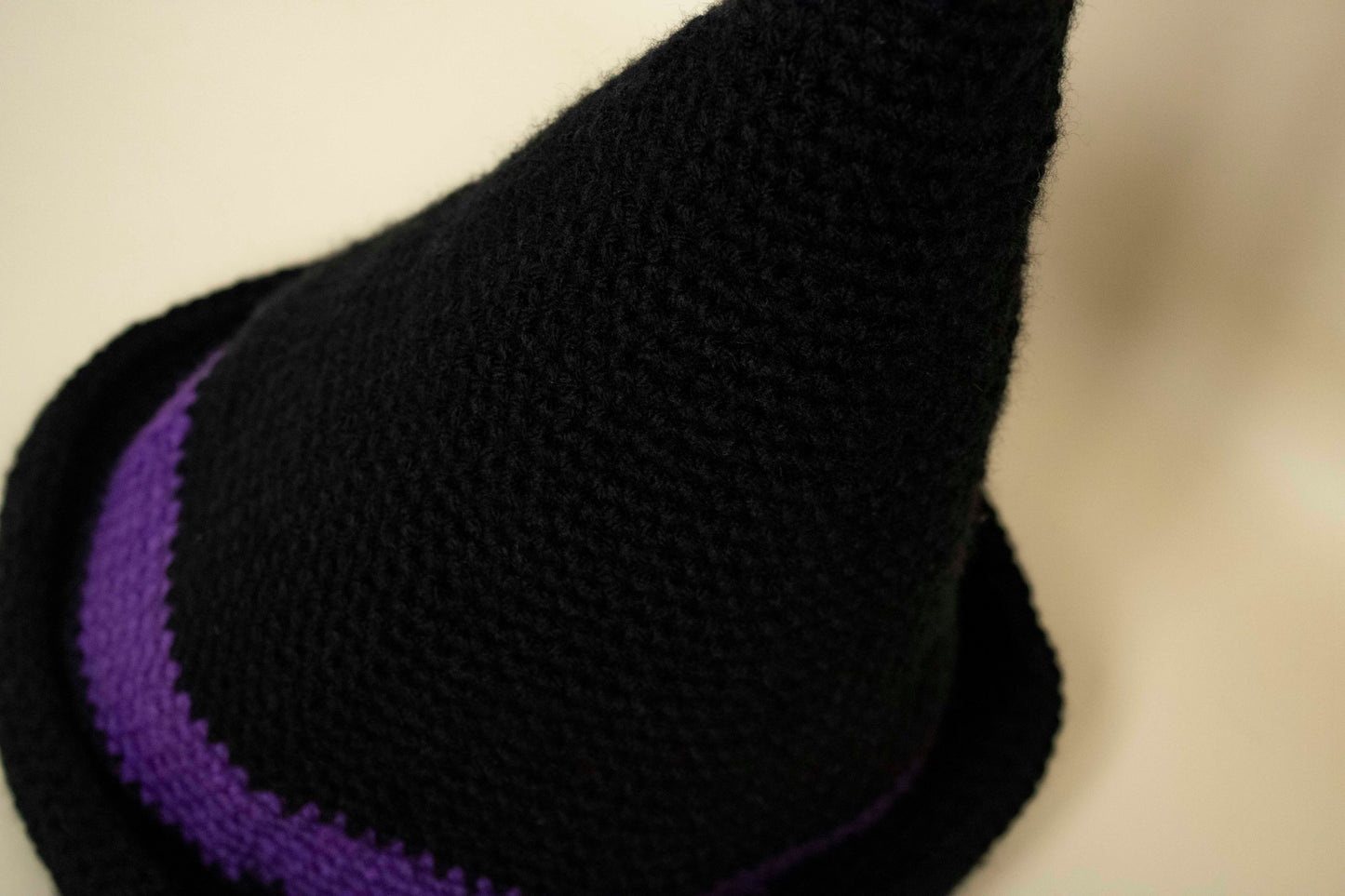 Pălărie croșetată din fir acrilic