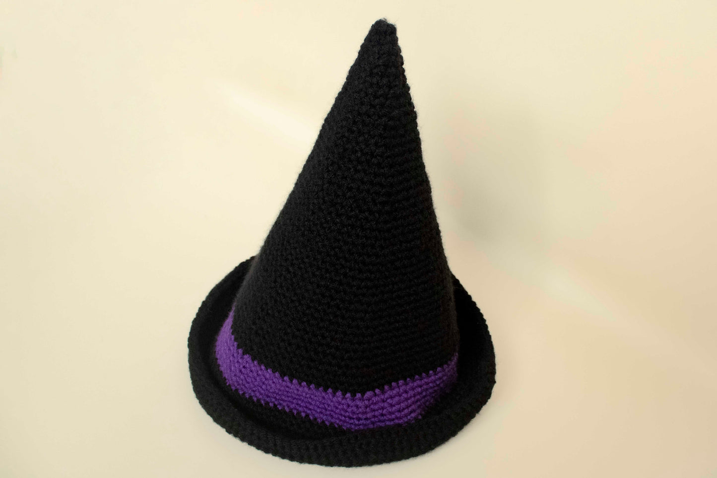 Pălărie croșetată din fir acrilic