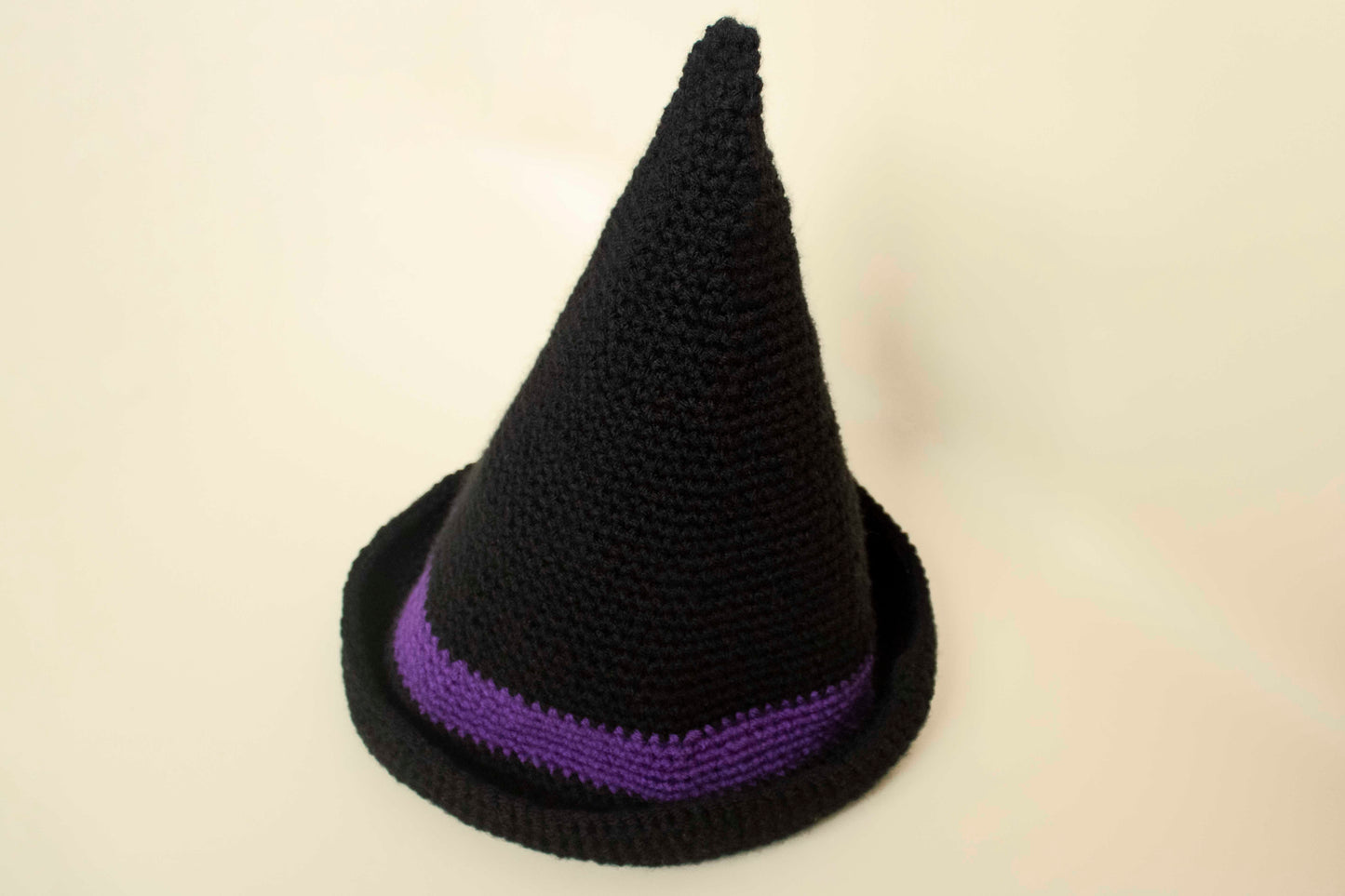 Pălărie croșetată din fir acrilic