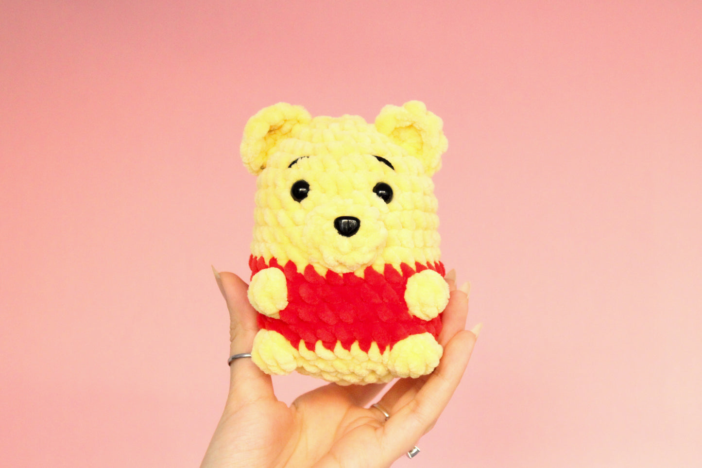 Winnie the Pooh mediu croșetat din fir plușat