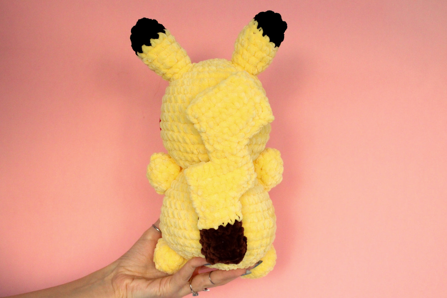 Pikachu croșetat din fir plușat