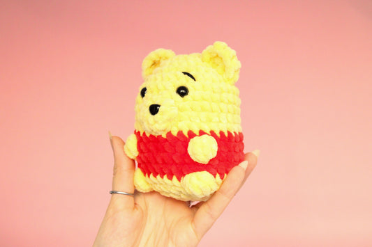 Winnie the Pooh mediu croșetat din fir plușat