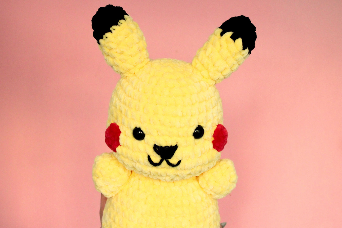 Pikachu croșetat din fir plușat