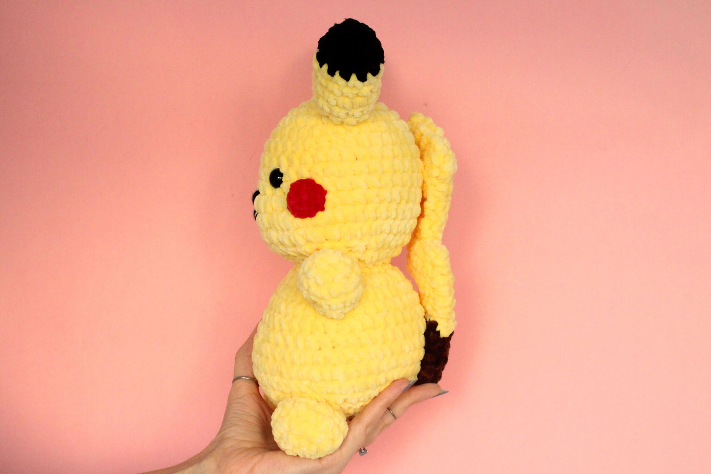 Pikachu croșetat din fir plușat
