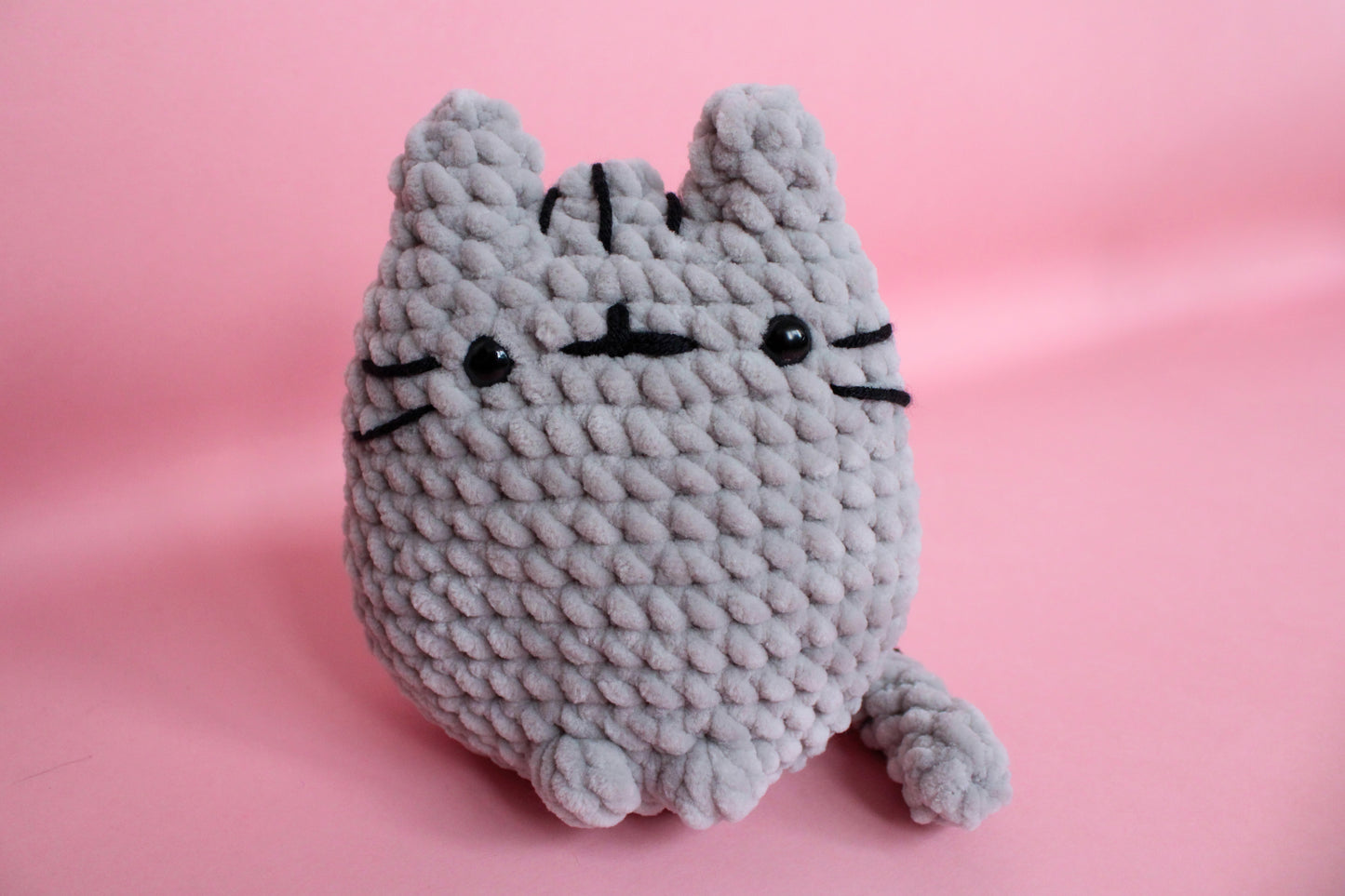 Pisică Pusheen croșetată din fir plușat