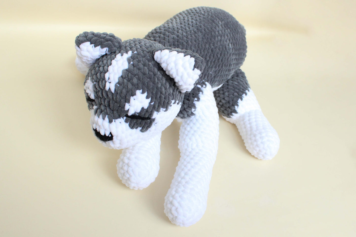Câine Husky jucărie mare croșetată din fir plușat