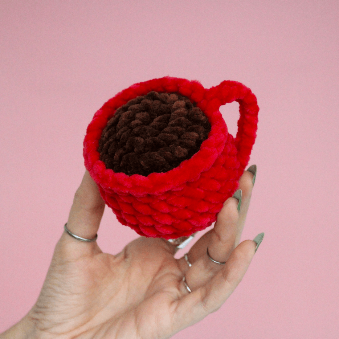 Cană croșetată din fir plușat