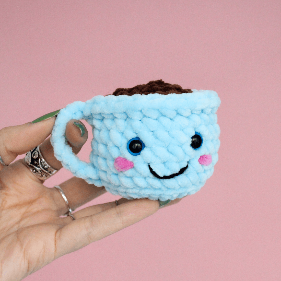 Cană croșetată din fir plușat